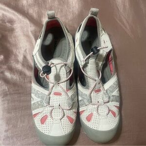 Women's Athletic Shoes in White and Pink